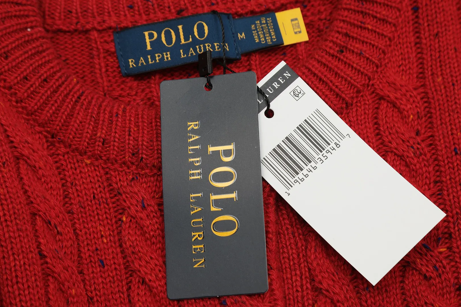 P230 Top quality" Style number: DS018# [Ralph Lauren wool blended pony embroidered logo twist knitted cardigan] ✅Ralph Lauren gradient multi-color dot versatile knitted cardigan jacket for all seasons ✅15% Merino cotton wool 85% wool blend Customized laser buttons Clean and clear texture ✅ZP quality 1:1 version Scan the code to enter the GF website Counter quality ✅Detailed quality The only one in Guangzhou Imported quality wool, focusing on high-end, cost-effective, good quality needless to say ✅The version is restored to the original order, the maximum size can be worn up to 150 pounds, loose, comfortable and stress-free ✅The upper body is simple and easy to match, a must-have for goddess ootd. Good-looking clothes are never picky. A must-have in the goddess's wardrobe. Size: S-L Color: Navy blue, light blue, off-white, leather pink, Christmas red